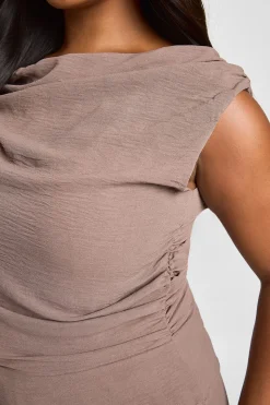 Haut Grande Taille À Épaules Dénudées Et Ourlet Asymétrique