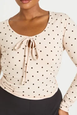boohoo Haut Grande Taille À Pois Manches Longues Avec Découpe Nouée<Femme Pois|Tops
