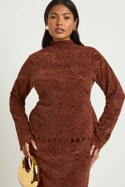 boohoo Haut Grande Taille Premium en Dentelle à Col Montant et Manches Longues<Femme Satin Et Dentelle|Tops