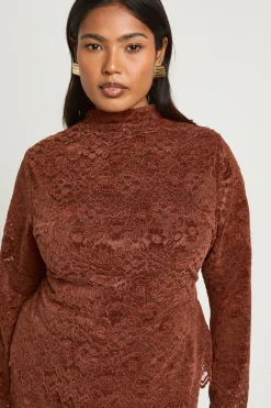 boohoo Haut Grande Taille Premium en Dentelle à Col Montant et Manches Longues<Femme Satin Et Dentelle|Tops