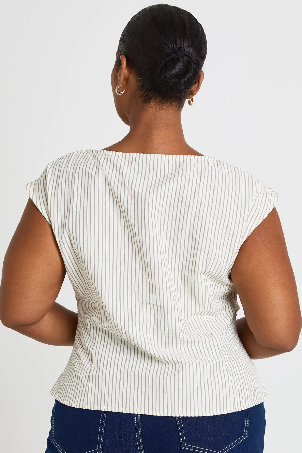 Haut Grande Taille À Rayures Avec Fermeture À Crochets Et Taille Cintrée À Manches Courtes