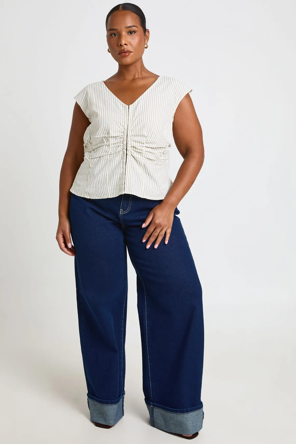 Haut Grande Taille À Rayures Avec Fermeture À Crochets Et Taille Cintrée À Manches Courtes