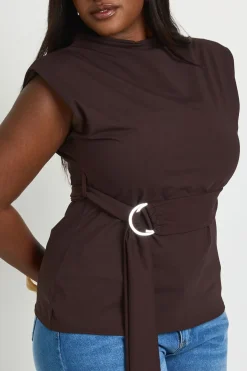 boohoo Haut Grande Taille Sans Manches Col Montant Avec Détail Drapé Ceinturé<Femme Looks Chocolat|Tops
