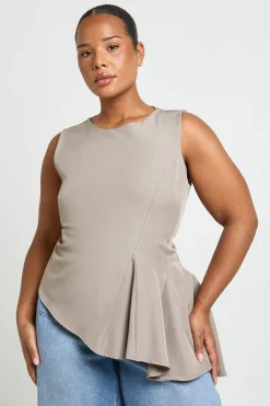 boohoo Haut Grande Taille À Volant Asymétrique Drapé Sur Le Côté<Femme Tops