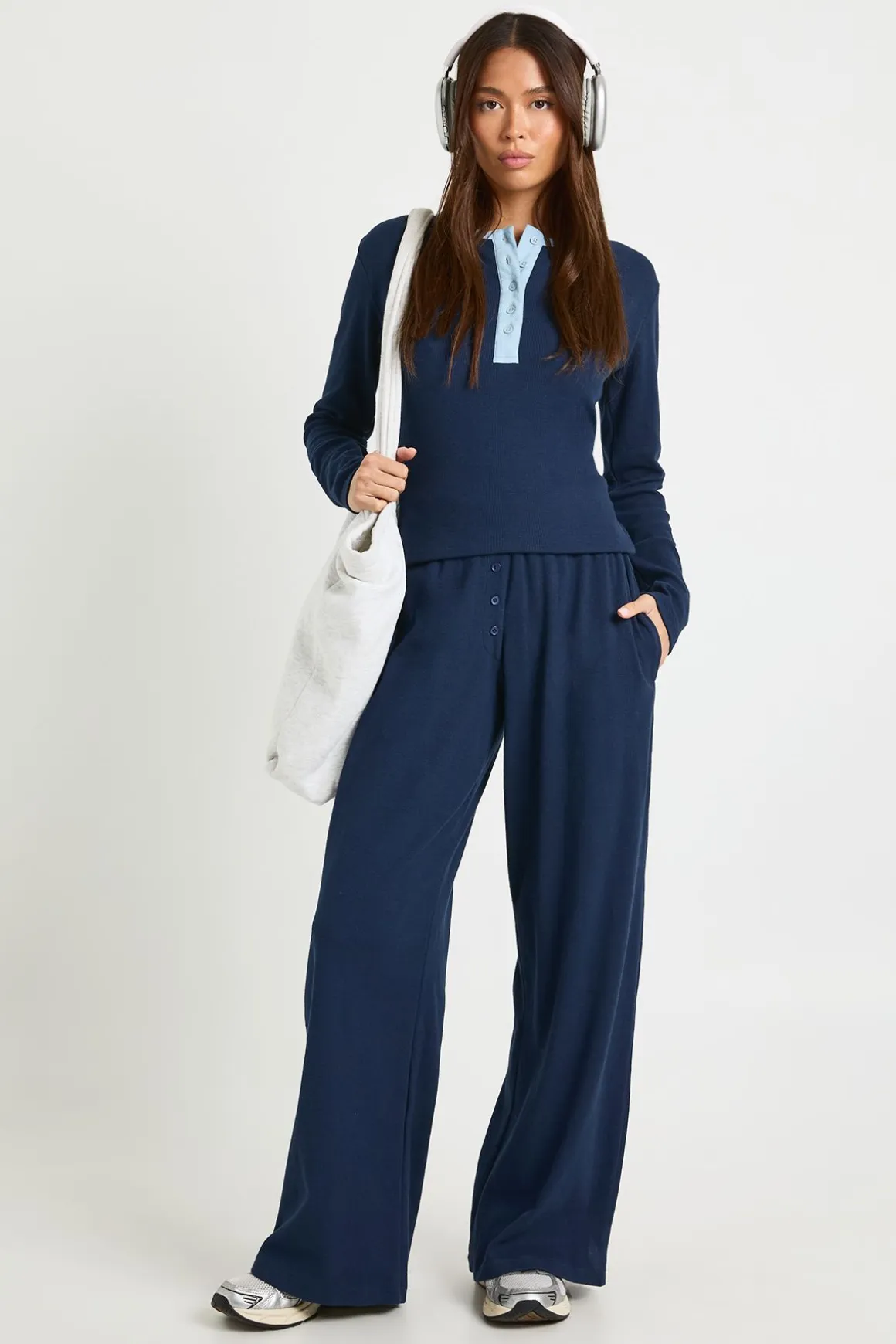 Haut Henley boutonné à bordure contrastante & pantalon assorti