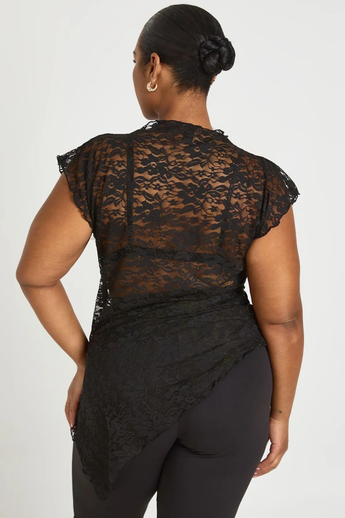 boohoo Haut Long Asymétrique En Dentelle Transparente<Femme Satin Et Dentelle|Tops