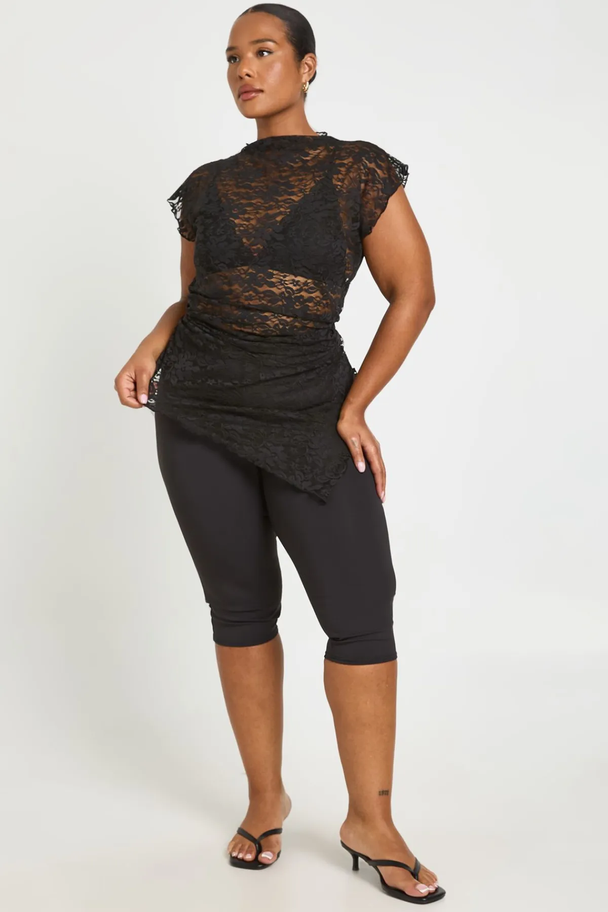 boohoo Haut Long Asymétrique En Dentelle Transparente<Femme Satin Et Dentelle|Tops