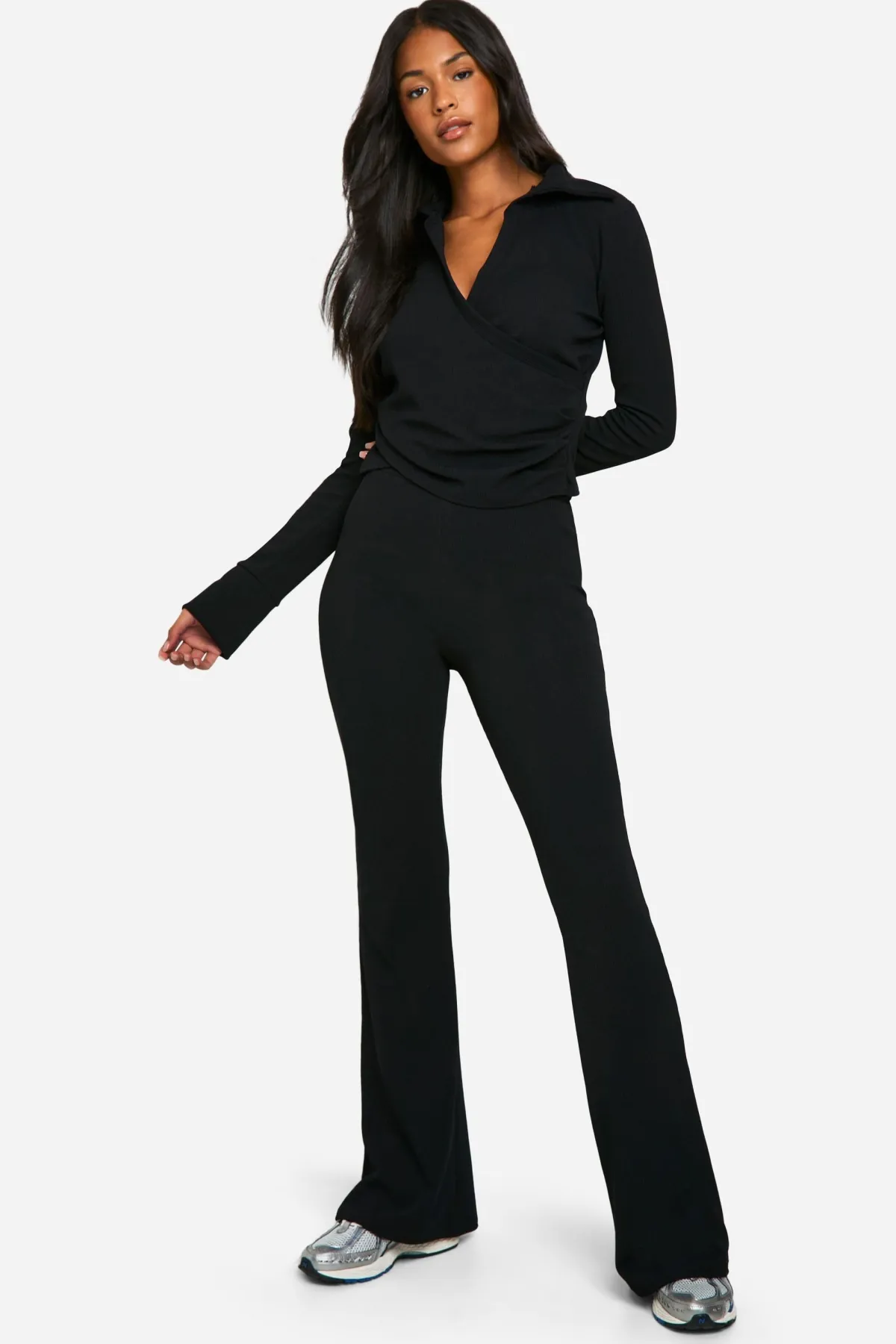 boohoo Haut long crinkle wrap et pantalon flare coordonné<Femme Ensembles
