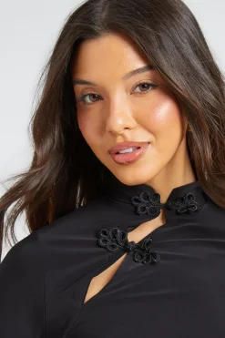 boohoo Haut À Manches Longues Avec Col Montant Asymétrique Et Boutons Brandebourg<Femme Tops