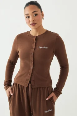 Haut À Manches Longues Boutonné Devant En Maille Côtelée Avec Broderie Script Dsgn Studio