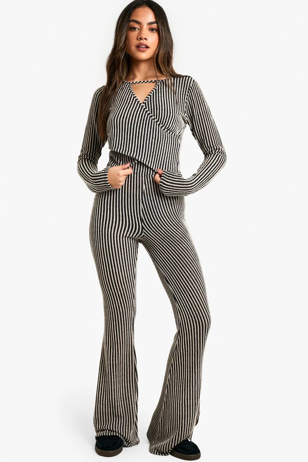 boohoo Haut à manches longues drapé à côtes bicolores et à décolleté en trou de serrure<Femme Tops