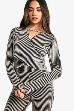 boohoo Haut à manches longues drapé à côtes bicolores et à décolleté en trou de serrure<Femme Tops