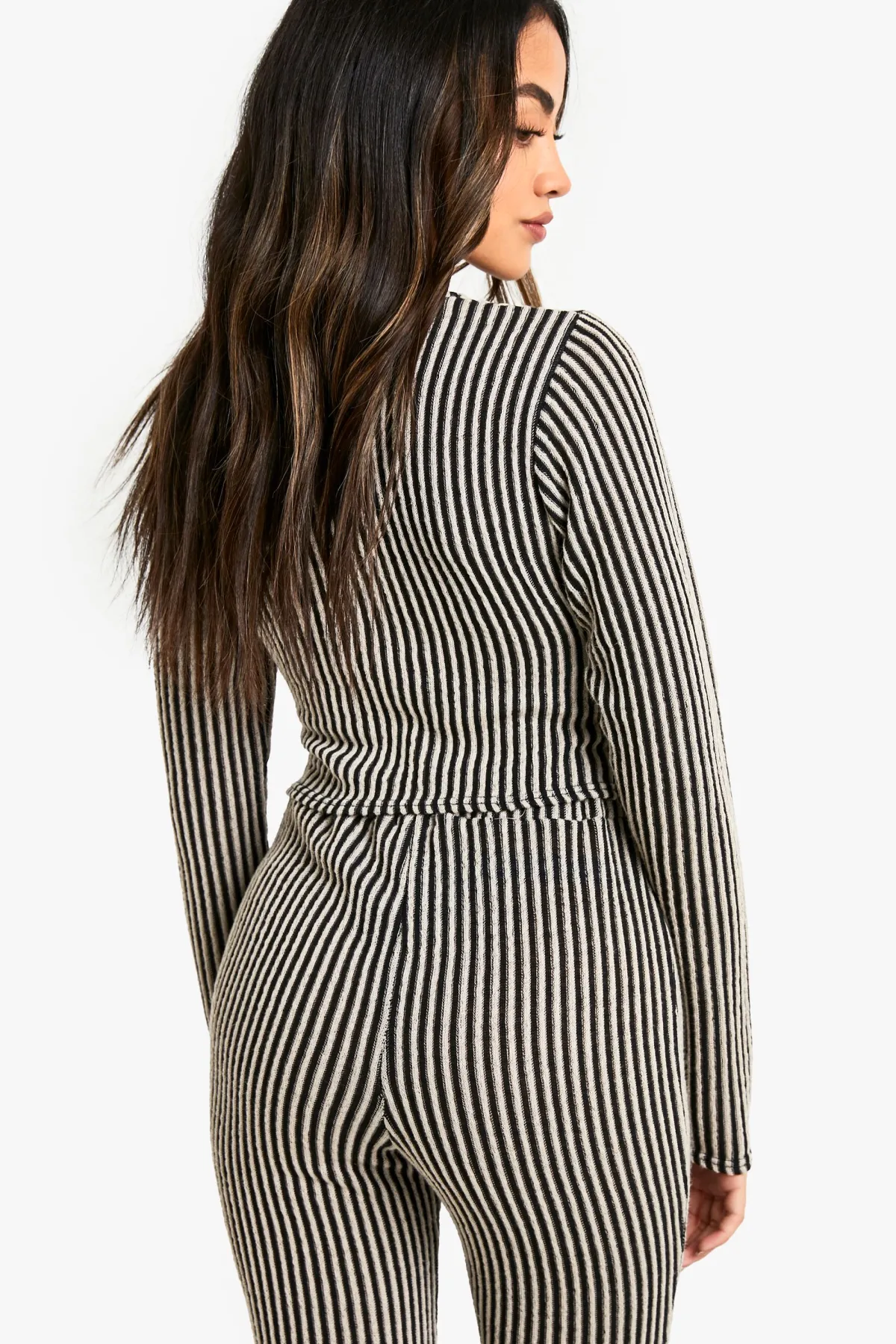 boohoo Haut à manches longues drapé à côtes bicolores et à décolleté en trou de serrure<Femme Tops