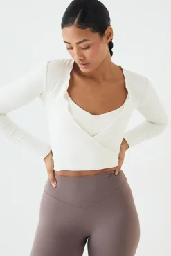 Haut À Manches Longues Dsgn Studio Soft Luxe Avec Bordure Ondulée Et Col Cache-cœur