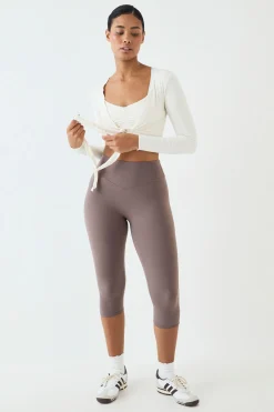 Haut À Manches Longues Dsgn Studio Soft Luxe Avec Bordure Ondulée Et Col Cache-cœur