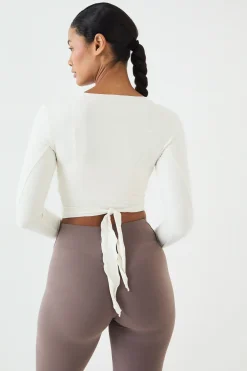Haut À Manches Longues Dsgn Studio Soft Luxe Avec Bordure Ondulée Et Col Cache-cœur