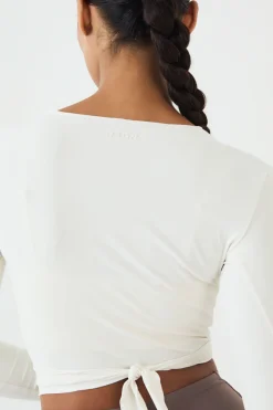 Haut À Manches Longues Dsgn Studio Soft Luxe Avec Bordure Ondulée Et Col Cache-cœur