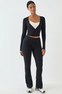 Haut À Manches Longues Dsgn Studio Soft Luxe À Bords Ondulés Et Encolure Cache-cœur