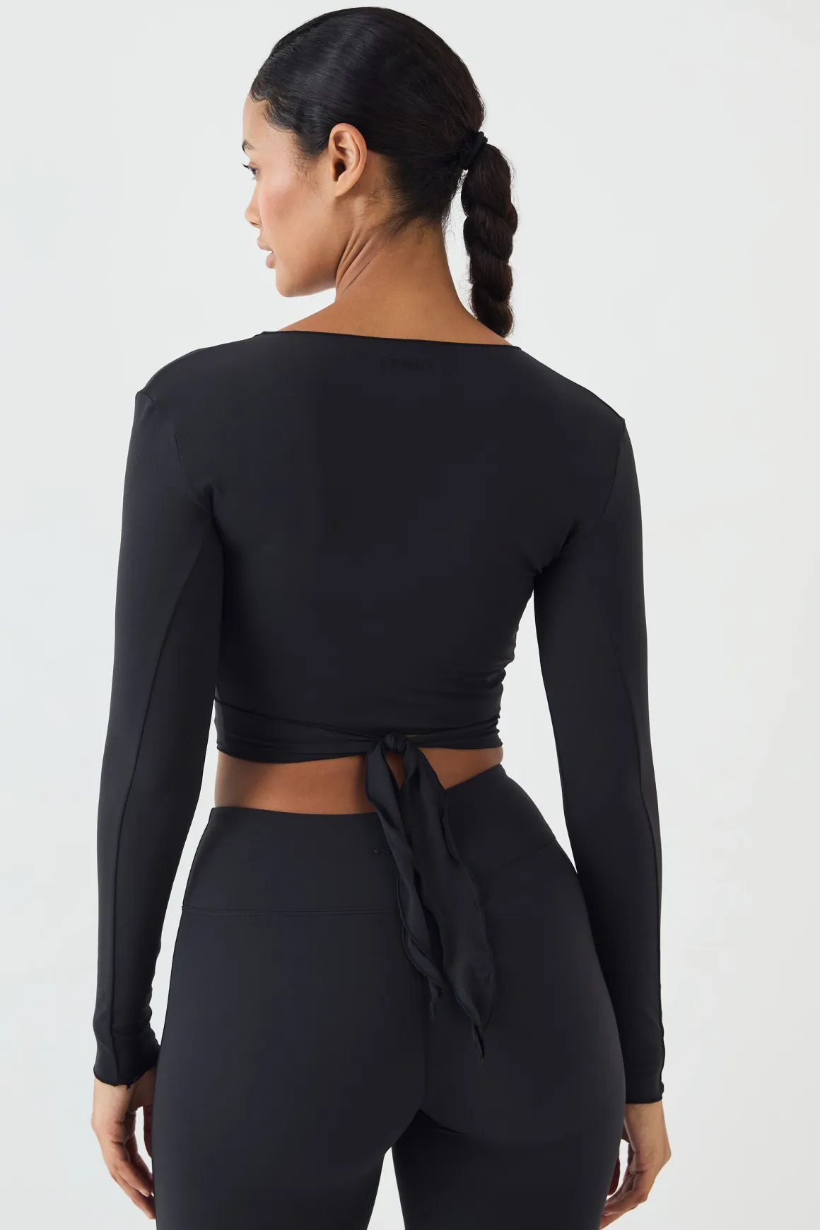 Haut À Manches Longues Dsgn Studio Soft Luxe À Bords Ondulés Et Encolure Cache-cœur