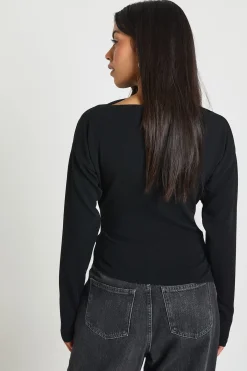 boohoo Haut À Manches Longues En Crêpe Avec Encolure Montante, Ceinture À Détails Dorés<Femme Tops