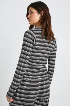 boohoo Haut à manches longues en côtes à rayures avec boutons traversants<Femme Tops D’Automne|Looks De Rentrée