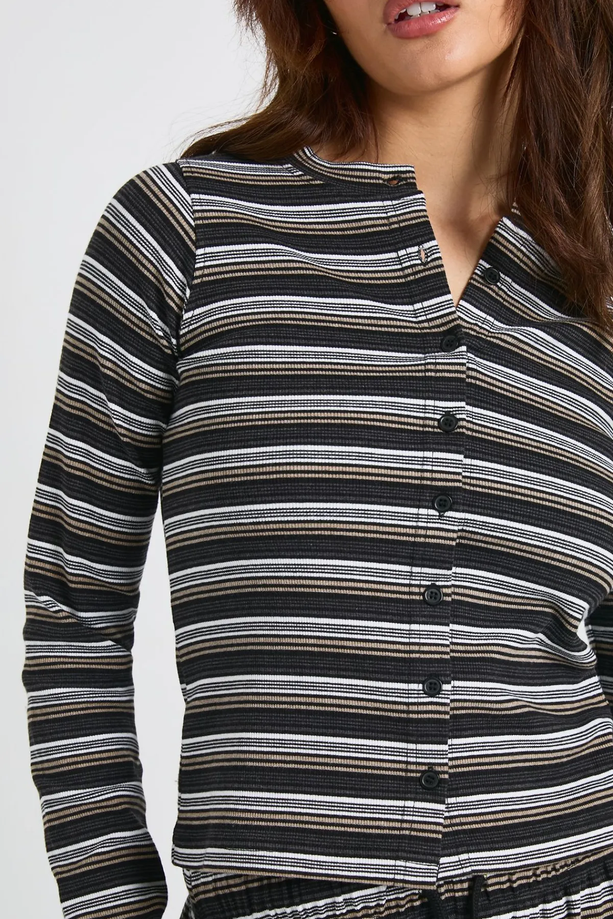 boohoo Haut à manches longues en côtes à rayures avec boutons traversants<Femme Tops D’Automne|Looks De Rentrée