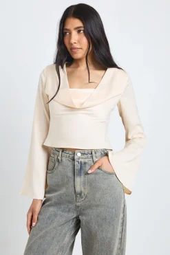 boohoo Haut À Manches Longues En Satin Avec Col Bénitier Pour Grandes Tailles<Femme Satin Et Dentelle|Tops