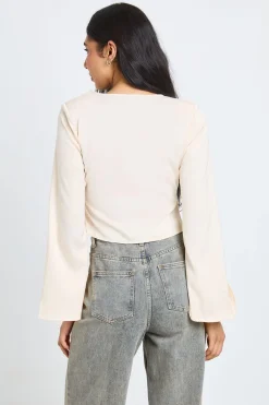 boohoo Haut À Manches Longues En Satin Avec Col Bénitier Pour Grandes Tailles<Femme Satin Et Dentelle|Tops