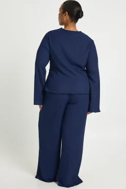 Haut à manches longues à texture prononcée avec ourlet style laitue et ensemble pantalon assorti