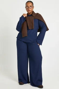 Haut à manches longues à texture prononcée avec ourlet style laitue et ensemble pantalon assorti