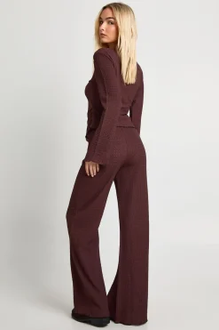 Haut à manches longues texturé à ourlet style laitue et pantalon assorti