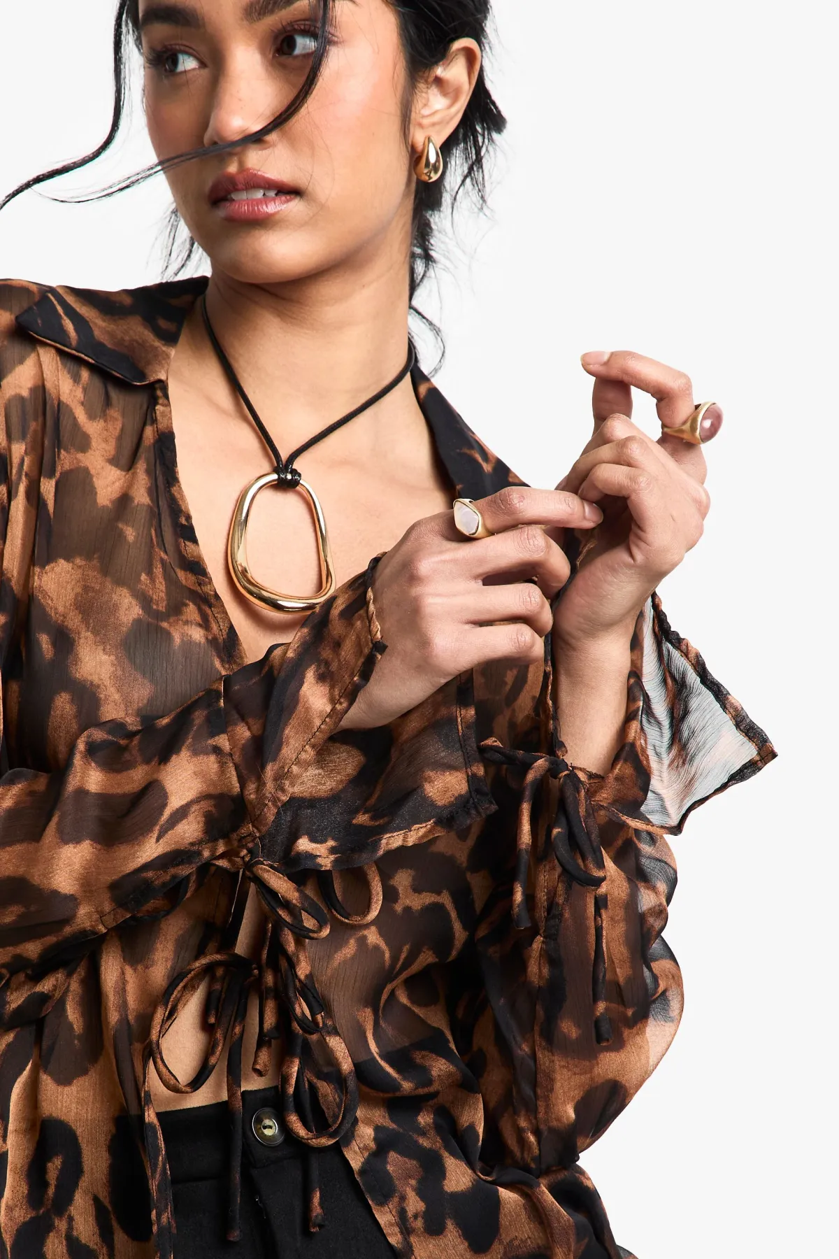 boohoo Haut à manches longues tissé à imprimé léopard avec col et détail noué sur le devant<Femme Imprimé Léopard|Tops