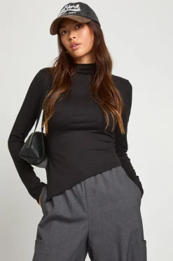 boohoo Haut à manches longues ultra-doux à col bateau et ourlet asymétrique<Femme Tops