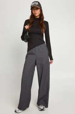 boohoo Haut à manches longues ultra-doux à col bateau et ourlet asymétrique<Femme Tops
