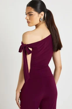 Haut à Épaule Asymétrique avec Détail Nœud en Tissu Slinky Double Couche