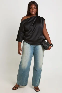 Haut Épaule Dénudée Avec Fronces À L'épaule En Satin Grande Taille