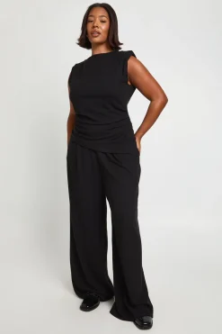 Haut à épaulettes avec détails plissés et ourlet asymétrique et pantalon à jambes larges