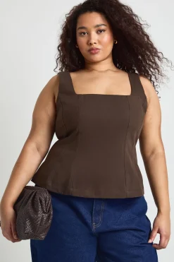 boohoo Haut Peplum Grande Taille En Sergé À Encolure Carrée<Femme Looks Chocolat|Tops