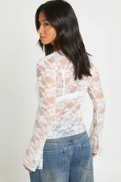 boohoo Haut Petite En Dentelle À Encolure Bateau Et Manches Évasées<Femme Tons Neutres|Satin Et Dentelle