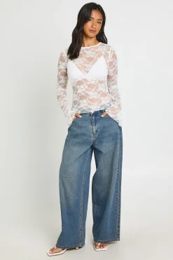 boohoo Haut Petite En Dentelle À Encolure Bateau Et Manches Évasées<Femme Tons Neutres|Satin Et Dentelle