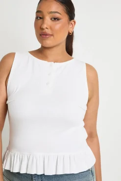 boohoo Haut Plus à boutons sur le devant et ourlet à volants<Femme Tops