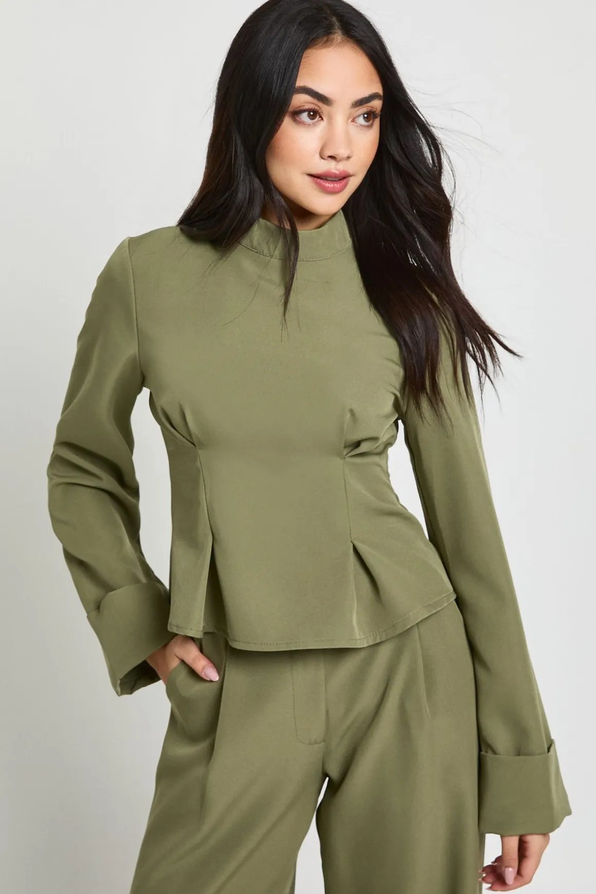 Haut Péplum À Col Montant