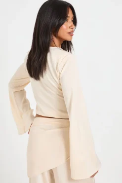 boohoo Haut Satiné À Encolure Drapée Et Manches Longues Petite<Femme Satin Et Dentelle|Tops