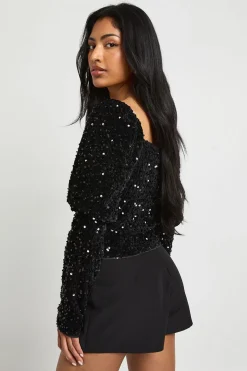 Haut à sequins à encolure en cœur