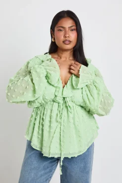 boohoo Haut Smocké Ample À Volants En Mousseline Dobby<Femme Tops