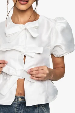 boohoo Haut smock en taffetas à nouer à l'avant et manches bouffantes<Femme Tops