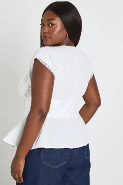 boohoo Haut Smocké Grande Taille Avec Détails De Dentelle Tissée<Femme Satin Et Dentelle|Tops
