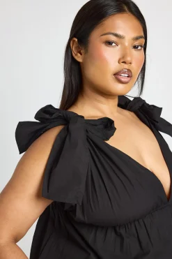 boohoo Haut Smocké Grande Taille À Bretelles Nouées Sur Les Épaules<Femme Tops