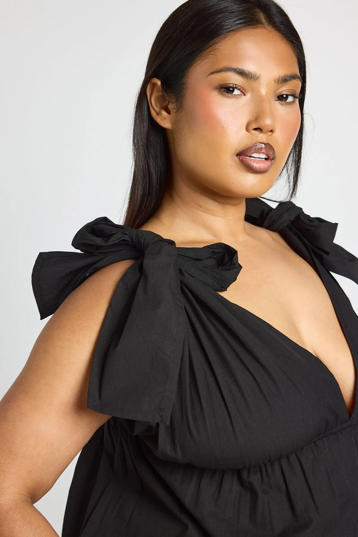 boohoo Haut Smocké Grande Taille À Bretelles Nouées Sur Les Épaules<Femme Tops