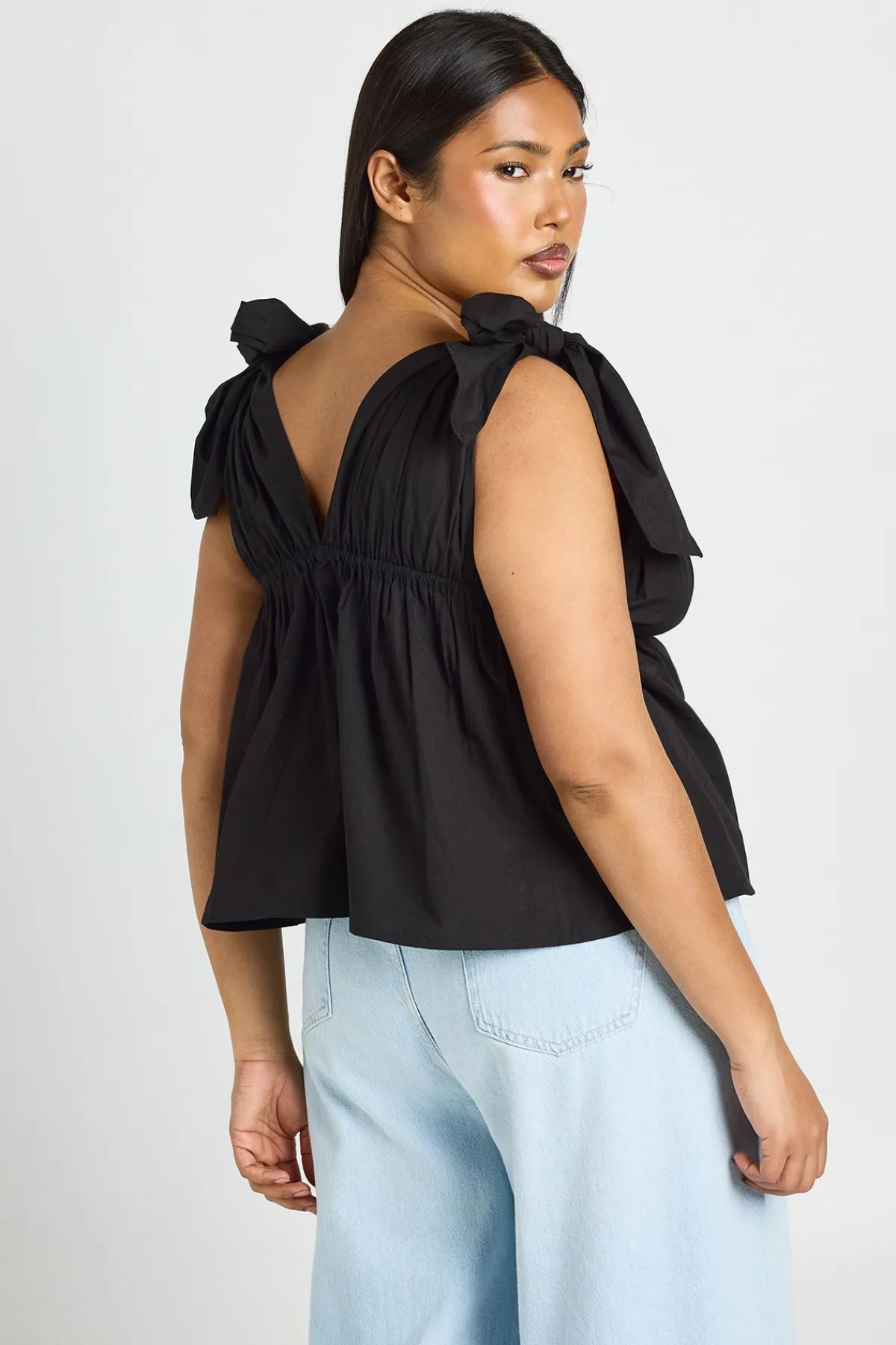 boohoo Haut Smocké Grande Taille À Bretelles Nouées Sur Les Épaules<Femme Tops
